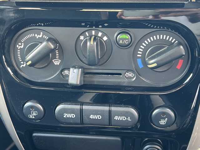 スズキ ジムニー ランドベンチャー 沖縄県 2016(平28)年 5.3万km クールカーキPM 社外ナビ/（ＡＭ／ＦＭ／ＣＤ／ＤＶＤ／ＢＴ）　/フルセグＴＶ　/純正１６インチアルミホイール　/リモコンキー　/ＬＥＤヘッドライト　/ＥＴＣ　/ハーフレザーシート　/シートヒーター　/純正フロアマット　/横滑り防止装置