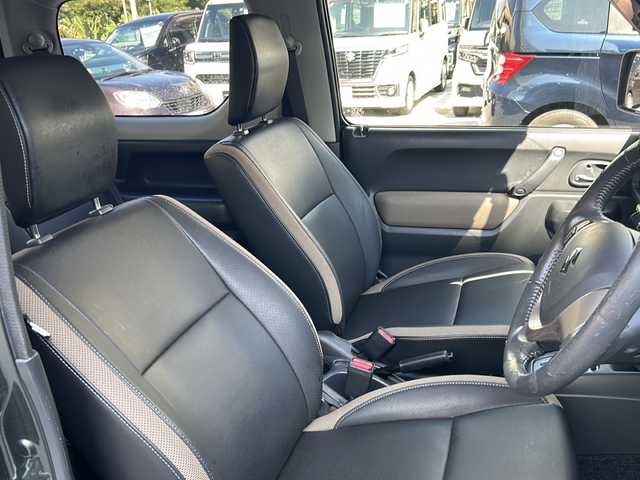 スズキ ジムニー ランドベンチャー 沖縄県 2016(平28)年 5.3万km クールカーキPM 社外ナビ/（ＡＭ／ＦＭ／ＣＤ／ＤＶＤ／ＢＴ）　/フルセグＴＶ　/純正１６インチアルミホイール　/リモコンキー　/ＬＥＤヘッドライト　/ＥＴＣ　/ハーフレザーシート　/シートヒーター　/純正フロアマット　/横滑り防止装置