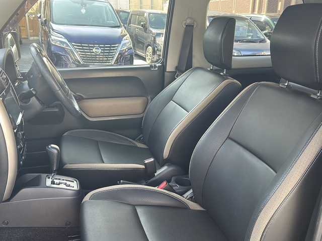 スズキ ジムニー ランドベンチャー 沖縄県 2016(平28)年 5.3万km クールカーキPM 社外ナビ/（ＡＭ／ＦＭ／ＣＤ／ＤＶＤ／ＢＴ）　/フルセグＴＶ　/純正１６インチアルミホイール　/リモコンキー　/ＬＥＤヘッドライト　/ＥＴＣ　/ハーフレザーシート　/シートヒーター　/純正フロアマット　/横滑り防止装置