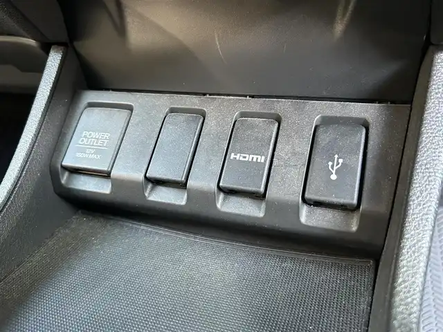 ホンダ ヴェゼル ハイブリッド Z 岡山県 2015(平27)年 4.6万km クリスタルブラックパール 登録時走行距離45112km/純正SDナビ(CD&DVD&USB&BT)/バックカメラ/ETC/フルセグTV/プッシュスタート/スマートキー/クルーズコントロール/衝突軽減システム/保証書/取扱説明書