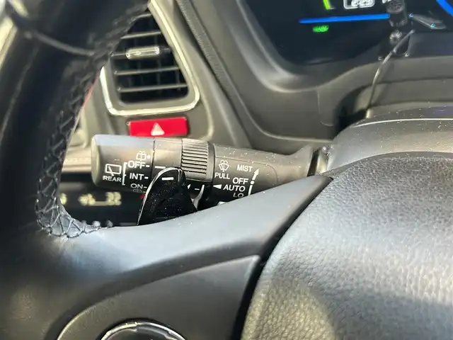 ホンダ ヴェゼル ハイブリッド Z 岡山県 2015(平27)年 4.6万km クリスタルブラックパール 登録時走行距離45112km/純正SDナビ(CD&DVD&USB&BT)/バックカメラ/ETC/フルセグTV/プッシュスタート/スマートキー/クルーズコントロール/衝突軽減システム/保証書/取扱説明書