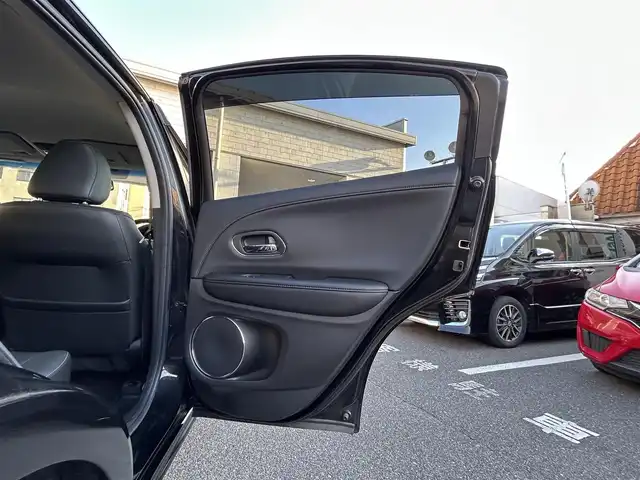 ホンダ ヴェゼル ハイブリッド Z 岡山県 2015(平27)年 4.6万km クリスタルブラックパール 登録時走行距離45112km/純正SDナビ(CD&DVD&USB&BT)/バックカメラ/ETC/フルセグTV/プッシュスタート/スマートキー/クルーズコントロール/衝突軽減システム/保証書/取扱説明書