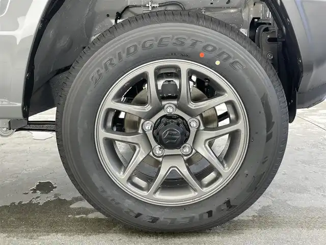 スズキ ジムニー XC 愛知県 2025(令7)年 0.1万km未満 ミディアムグレー 届出済未使用車　シートヒーター　クルーズコントロール　スズキセーフティサポート　衝突軽減装置　ＬＥＤヘッドライト　オートライト　フォグランプ　車線逸脱警報　背面タイヤ　リヤパーキングセンサー　禁煙車