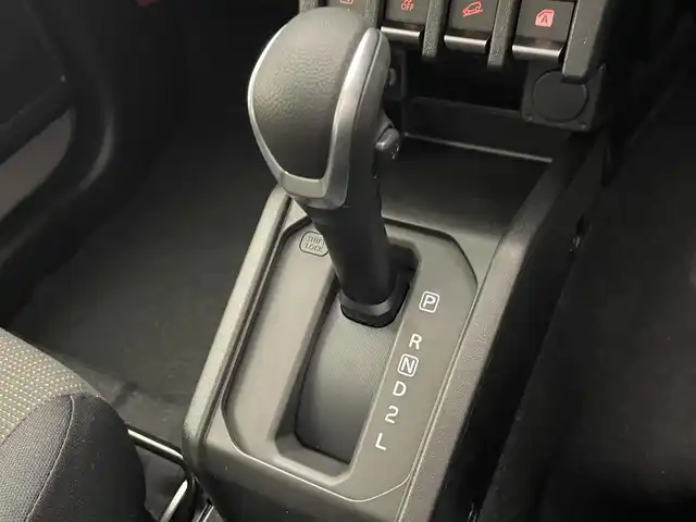 スズキ ジムニー XC 愛知県 2025(令7)年 0.1万km未満 ミディアムグレー 届出済未使用車　シートヒーター　クルーズコントロール　スズキセーフティサポート　衝突軽減装置　ＬＥＤヘッドライト　オートライト　フォグランプ　車線逸脱警報　背面タイヤ　リヤパーキングセンサー　禁煙車
