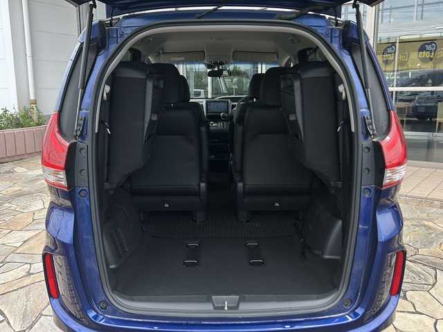 ホンダ フリード G ホンダセンシング 静岡県 2018(平30)年 1.8万km コバルトブルーパール 純正9インチナビ/・CD/DVD/・FM/AM/・フルセグTV/・Music Rack/・SD/・Bluetooth/ホンダセンシング/●衝突軽減ブレーキ〈CMBS〉/●誤発進抑制機能/●ACC〈アダプティブ・クルーズ・コントロール〉/●LKAS〈車線維持支援システム〉/●歩行者事故低減ステアリング/●路外逸脱抑制機能/●先行車発進お知らせ機能/●標識認識機能/主要装備/・両側パワースライドドア　/・レーダークルコン/・ＥＴＣ/・ＬＥＤヘッドライト/・ハーフレザーシート/・レーンキープ/・横滑り防止装置/・純正１５インチアルミ/・本革巻ステアリング/・アイドリングストップ