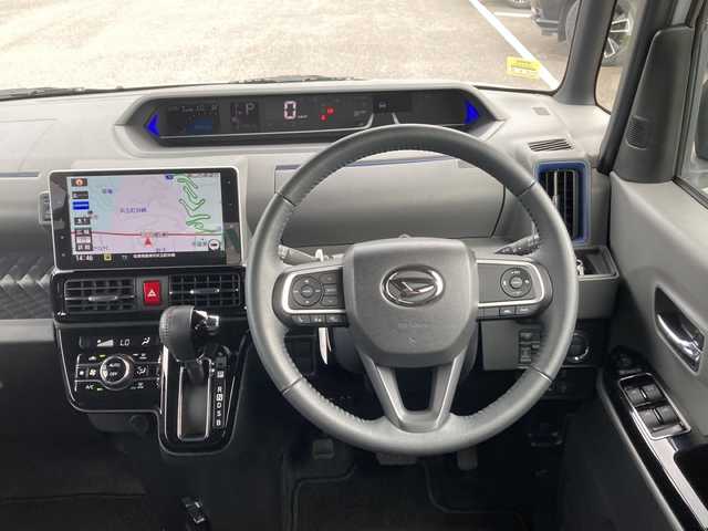 ダイハツ タント カスタム RS 佐賀県 2019(令1)年 2.8万km シャイニングホワイトパール 純正9インチナビ/パノラマミックビューモニター/バックカメラ/プリクラッシュセーフティ/レーンディパーチャーアラート/オートハイビーム/アダプティブクルーズコントロール/コーナーセンサー/両側パワースライドドア/ビルトインETC/運転席ロングスライドシート/ステアリングリモコン/レザーステアリング/アイドリングストップ/プッシュスタート/スマートキー/LEDヘッドライト/フォグライト/純正アルミホイール