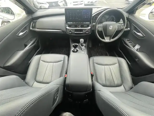 トヨタ クラウン ハイブリッド RS アドバンス 大阪府 2021(令3)年 1.6万km プレシャスホワイトパール ワンオーナー/12.3型ナビ（DVD/CD/BT）/フルセグTV/全周囲カメラ/デジタルインナーミラー/ETC２．０/スマートキー/ステアリングスイッチ/レーンキープアシスト/レーダークルーズコントロール/衝突被害軽減システム/パドルシフト/ブラインドスポットモニター/ヘッドアップディスプレイ/シーケンシャルウィンカー/電動チルト&テレスコピックステアリング/オートエアコン/オートライト/オートハイビーム/オートワイパー/オートホールド/電子パーキング/前席パワーシート/前席シートヒーター/前席シートクーラー/ステアリングヒーター/前後コーナーセンサー/３点エアバック/純正フロアマット/純正アルミホイール/保証書、取説