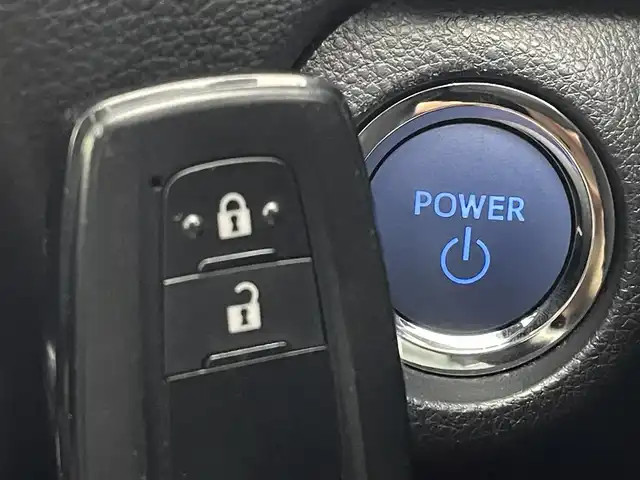 トヨタ ＲＡＶ４ ハイブリットX 茨城県 2021(令3)年 2.2万km アティチュードブラックマイカ 純正DA/ナビキット/バックカメラ/フルセグ/衝突被害軽減ブレーキ/車線逸脱抑制装置/レーダークルーズコントロール/オートマチックハイビーム/クリアランスソナー/BSM/ETC/ドラレコ/純正17インチAW/LEDヘッドライト/スマートキー