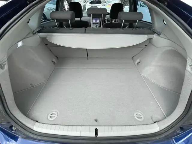 トヨタ プリウス S 東京都 2011(平23)年 6.4万km ダークブルーマイカ アルパインSDナビ 〔VIE-X066〕/＜フルセグ/AMFM/CD/DVD/SD＞/バックカメラ/ミラー型ドライブレコーダー/ETC/オートライト/横滑り防止装置/盗難防止装置/ABS/スマートキー/プッシュスタート/SRSエアバッグ（運転席/助手席/カーテン）/純正フロアマット