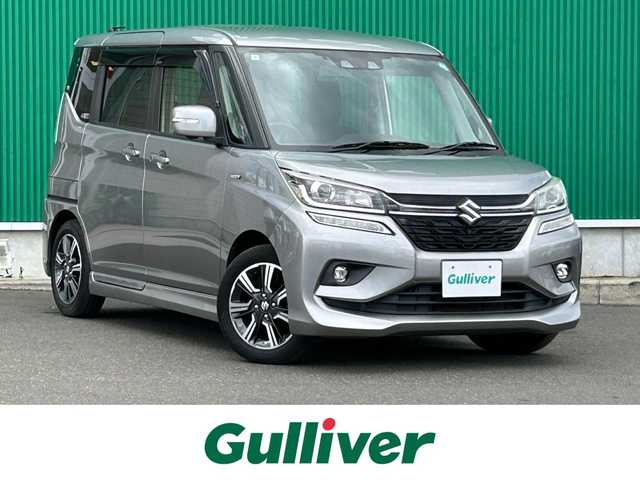 スズキ ソリオ バンディット HV MV 宮城県 2021(令3)年 4.5万km プレミアムシルバーメタリック パワースライドドア（運転席側）/全方位モニター用カメラパッケージ/・フロント/サイド/バックカメラ/・ステアリングスイッチ/・USBソケット/＝＝＝/セーフティサポート/・デュアルカメラブレーキサポート/・後退時ブレーキサポート/・誤発進抑制機能/・後方誤発進抑制機能/・車線逸脱警報機能/・ふらつき警報機能/・先行車発進お知らせ機能/・ハイビームアシスト/・アダプティブクルーズコントロール/リアパーキングセンサー/純正8インチナビ（CN-RZ865）/・CD/DVD/・Bluetooth/・フルセグTV/ビルトインETC/両側パワースライドドア/運転席シートヒーター/革巻きステアリング/パドルシフト/LEDヘッドランプ/フォグランプ/オートライト/スマートキー＆プッシュスタート/電動格納ミラー/純正15インチアルミホイール/純正フロアマット/純正ドアバイザー/W/サイド/カーテンエアバッグ