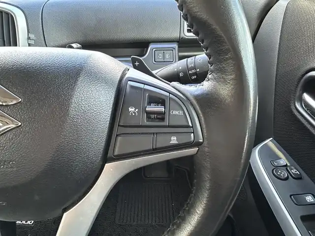 スズキ ソリオ バンディット HV MV 宮城県 2021(令3)年 4.5万km プレミアムシルバーメタリック パワースライドドア（運転席側）/全方位モニター用カメラパッケージ/・フロント/サイド/バックカメラ/・ステアリングスイッチ/・USBソケット/＝＝＝/セーフティサポート/・デュアルカメラブレーキサポート/・後退時ブレーキサポート/・誤発進抑制機能/・後方誤発進抑制機能/・車線逸脱警報機能/・ふらつき警報機能/・先行車発進お知らせ機能/・ハイビームアシスト/・アダプティブクルーズコントロール/リアパーキングセンサー/純正8インチナビ（CN-RZ865）/・CD/DVD/・Bluetooth/・フルセグTV/ビルトインETC/両側パワースライドドア/運転席シートヒーター/革巻きステアリング/パドルシフト/LEDヘッドランプ/フォグランプ/オートライト/スマートキー＆プッシュスタート/電動格納ミラー/純正15インチアルミホイール/純正フロアマット/純正ドアバイザー/W/サイド/カーテンエアバッグ