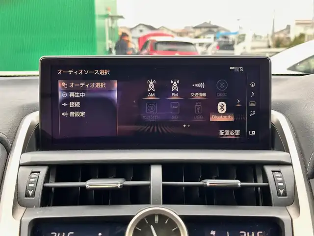 レクサス ＮＸ 300h Fスポーツ 宮城県 2019(令1)年 5.7万km ホワイトノーヴァガラスフレーク パノラミックビューモニターセット/・パノラミックビューモニター/・パーキングサポートブレーキ（静止物）/LEDヘッドランプセット/・角型3眼LEDヘッドランプ/・ヘッドランプクリーナー/・アダプティブハイビームシステム/＝＝＝/セーフティシステムプラス/・プリクラッシュセーフティ/・レーントレーシングアシスト/・レーダークルーズコントロール/・ロードサインアシスト/・先行車発進告知機能/純正ナビ/・CD/DVD/・Blu-ray/・Bluetooth/・フルセグTV/・USB/ビルトインETC2.0/前後ドライブレコーダー/ハンズフリーパワーバックドア/Fスポーツ専用革シート/パワーシート（運転席メモリー機能付）/シートヒーター/ベンチレーション/ステアリングヒーター/革巻きステアリング/パドルシフト/MTモード付AT/電動パーキングブレーキ/ブレーキホールド/フォグランプ/オートライト/スマートキー＆プッシュスタート/純正18インチAW/純正フロアマット/トノカバー/W/サイド/ニー/カーテンエアバッグ
