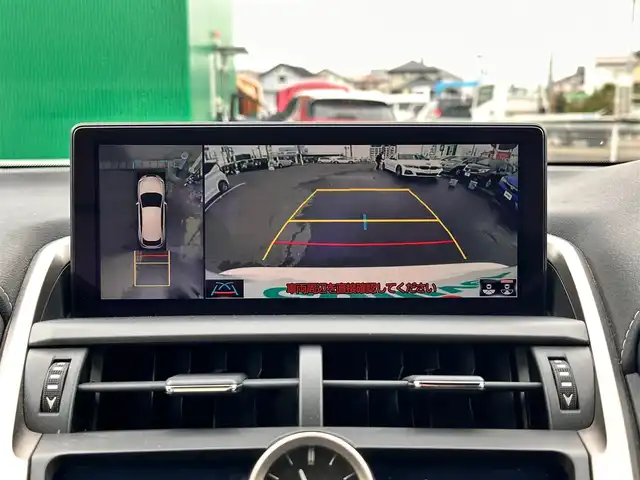 レクサス ＮＸ 300h Fスポーツ 宮城県 2019(令1)年 5.7万km ホワイトノーヴァガラスフレーク パノラミックビューモニターセット/・パノラミックビューモニター/・パーキングサポートブレーキ（静止物）/LEDヘッドランプセット/・角型3眼LEDヘッドランプ/・ヘッドランプクリーナー/・アダプティブハイビームシステム/＝＝＝/セーフティシステムプラス/・プリクラッシュセーフティ/・レーントレーシングアシスト/・レーダークルーズコントロール/・ロードサインアシスト/・先行車発進告知機能/純正ナビ/・CD/DVD/・Blu-ray/・Bluetooth/・フルセグTV/・USB/ビルトインETC2.0/前後ドライブレコーダー/ハンズフリーパワーバックドア/Fスポーツ専用革シート/パワーシート（運転席メモリー機能付）/シートヒーター/ベンチレーション/ステアリングヒーター/革巻きステアリング/パドルシフト/MTモード付AT/電動パーキングブレーキ/ブレーキホールド/フォグランプ/オートライト/スマートキー＆プッシュスタート/純正18インチAW/純正フロアマット/トノカバー/W/サイド/ニー/カーテンエアバッグ