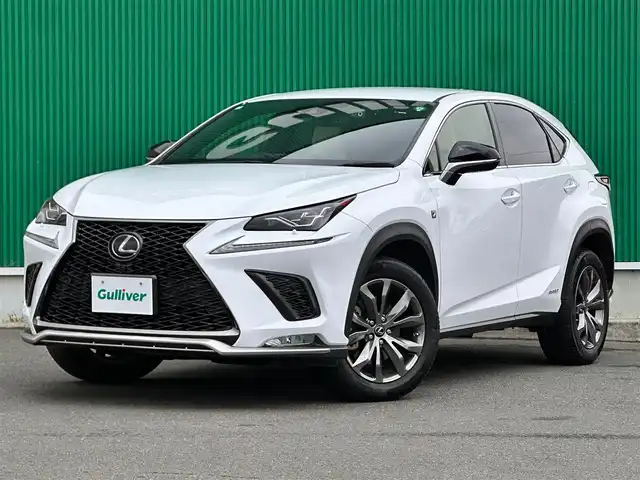レクサス ＮＸ 300h Fスポーツ 宮城県 2019(令1)年 5.7万km ホワイトノーヴァガラスフレーク パノラミックビューモニターセット/・パノラミックビューモニター/・パーキングサポートブレーキ（静止物）/LEDヘッドランプセット/・角型3眼LEDヘッドランプ/・ヘッドランプクリーナー/・アダプティブハイビームシステム/＝＝＝/セーフティシステムプラス/・プリクラッシュセーフティ/・レーントレーシングアシスト/・レーダークルーズコントロール/・ロードサインアシスト/・先行車発進告知機能/純正ナビ/・CD/DVD/・Blu-ray/・Bluetooth/・フルセグTV/・USB/ビルトインETC2.0/前後ドライブレコーダー/ハンズフリーパワーバックドア/Fスポーツ専用革シート/パワーシート（運転席メモリー機能付）/シートヒーター/ベンチレーション/ステアリングヒーター/革巻きステアリング/パドルシフト/MTモード付AT/電動パーキングブレーキ/ブレーキホールド/フォグランプ/オートライト/スマートキー＆プッシュスタート/純正18インチAW/純正フロアマット/トノカバー/W/サイド/ニー/カーテンエアバッグ