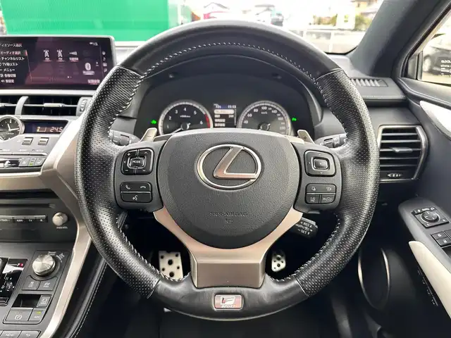 レクサス ＮＸ 300h Fスポーツ 宮城県 2019(令1)年 5.7万km ホワイトノーヴァガラスフレーク パノラミックビューモニターセット/・パノラミックビューモニター/・パーキングサポートブレーキ（静止物）/LEDヘッドランプセット/・角型3眼LEDヘッドランプ/・ヘッドランプクリーナー/・アダプティブハイビームシステム/＝＝＝/セーフティシステムプラス/・プリクラッシュセーフティ/・レーントレーシングアシスト/・レーダークルーズコントロール/・ロードサインアシスト/・先行車発進告知機能/純正ナビ/・CD/DVD/・Blu-ray/・Bluetooth/・フルセグTV/・USB/ビルトインETC2.0/前後ドライブレコーダー/ハンズフリーパワーバックドア/Fスポーツ専用革シート/パワーシート（運転席メモリー機能付）/シートヒーター/ベンチレーション/ステアリングヒーター/革巻きステアリング/パドルシフト/MTモード付AT/電動パーキングブレーキ/ブレーキホールド/フォグランプ/オートライト/スマートキー＆プッシュスタート/純正18インチAW/純正フロアマット/トノカバー/W/サイド/ニー/カーテンエアバッグ