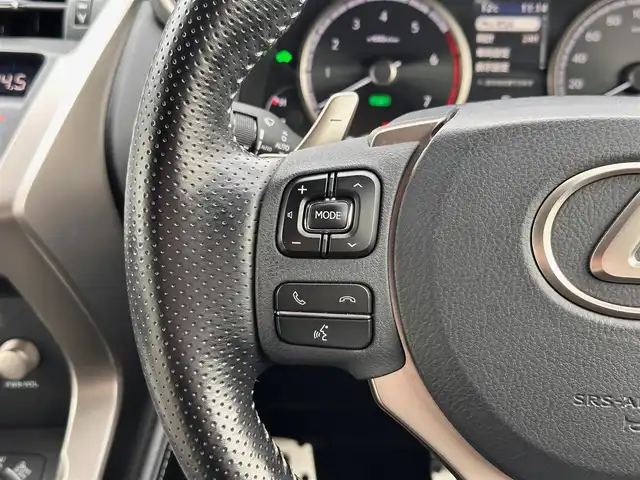 レクサス ＮＸ 300h Fスポーツ 宮城県 2019(令1)年 5.7万km ホワイトノーヴァガラスフレーク パノラミックビューモニターセット/・パノラミックビューモニター/・パーキングサポートブレーキ（静止物）/LEDヘッドランプセット/・角型3眼LEDヘッドランプ/・ヘッドランプクリーナー/・アダプティブハイビームシステム/＝＝＝/セーフティシステムプラス/・プリクラッシュセーフティ/・レーントレーシングアシスト/・レーダークルーズコントロール/・ロードサインアシスト/・先行車発進告知機能/純正ナビ/・CD/DVD/・Blu-ray/・Bluetooth/・フルセグTV/・USB/ビルトインETC2.0/前後ドライブレコーダー/ハンズフリーパワーバックドア/Fスポーツ専用革シート/パワーシート（運転席メモリー機能付）/シートヒーター/ベンチレーション/ステアリングヒーター/革巻きステアリング/パドルシフト/MTモード付AT/電動パーキングブレーキ/ブレーキホールド/フォグランプ/オートライト/スマートキー＆プッシュスタート/純正18インチAW/純正フロアマット/トノカバー/W/サイド/ニー/カーテンエアバッグ