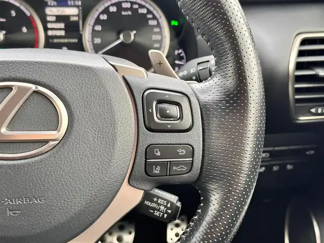 レクサス ＮＸ 300h Fスポーツ 宮城県 2019(令1)年 5.7万km ホワイトノーヴァガラスフレーク パノラミックビューモニターセット/・パノラミックビューモニター/・パーキングサポートブレーキ（静止物）/LEDヘッドランプセット/・角型3眼LEDヘッドランプ/・ヘッドランプクリーナー/・アダプティブハイビームシステム/＝＝＝/セーフティシステムプラス/・プリクラッシュセーフティ/・レーントレーシングアシスト/・レーダークルーズコントロール/・ロードサインアシスト/・先行車発進告知機能/純正ナビ/・CD/DVD/・Blu-ray/・Bluetooth/・フルセグTV/・USB/ビルトインETC2.0/前後ドライブレコーダー/ハンズフリーパワーバックドア/Fスポーツ専用革シート/パワーシート（運転席メモリー機能付）/シートヒーター/ベンチレーション/ステアリングヒーター/革巻きステアリング/パドルシフト/MTモード付AT/電動パーキングブレーキ/ブレーキホールド/フォグランプ/オートライト/スマートキー＆プッシュスタート/純正18インチAW/純正フロアマット/トノカバー/W/サイド/ニー/カーテンエアバッグ