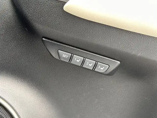 レクサス ＮＸ 300h Fスポーツ 宮城県 2019(令1)年 5.7万km ホワイトノーヴァガラスフレーク パノラミックビューモニターセット/・パノラミックビューモニター/・パーキングサポートブレーキ（静止物）/LEDヘッドランプセット/・角型3眼LEDヘッドランプ/・ヘッドランプクリーナー/・アダプティブハイビームシステム/＝＝＝/セーフティシステムプラス/・プリクラッシュセーフティ/・レーントレーシングアシスト/・レーダークルーズコントロール/・ロードサインアシスト/・先行車発進告知機能/純正ナビ/・CD/DVD/・Blu-ray/・Bluetooth/・フルセグTV/・USB/ビルトインETC2.0/前後ドライブレコーダー/ハンズフリーパワーバックドア/Fスポーツ専用革シート/パワーシート（運転席メモリー機能付）/シートヒーター/ベンチレーション/ステアリングヒーター/革巻きステアリング/パドルシフト/MTモード付AT/電動パーキングブレーキ/ブレーキホールド/フォグランプ/オートライト/スマートキー＆プッシュスタート/純正18インチAW/純正フロアマット/トノカバー/W/サイド/ニー/カーテンエアバッグ