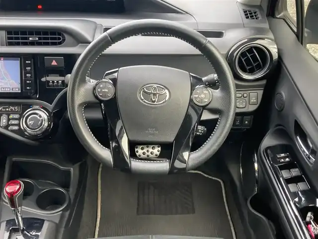 トヨタ アクア G G’s 兵庫県 2015(平27)年 5.1万km スーパーレッドⅤ 純正SDナビ/FM/AM/フルセグTV/CD/DVD/Bluetooth/バックカメラ/プッシュスタートボタン/クルーズコントロール/シートヒーター/スマートキー×2/ステアリングスイッチ/電動格納ミラー/プッシュスタートボタン/革巻きステアリング/ETC/オートライト/Gs’アルミホイール/Gsフロアマット