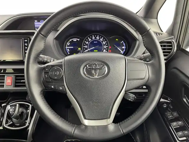 トヨタ ヴォクシー ハイブリッド ZS 煌Ⅱ 大阪府 2020(令2)年 3.3万km イナズマスパーキングブラックガラスフレーク トヨタセーフティーセンス/　・プリクラッシュセーフティ/　・レーントレーシングアシスト/　・レーンディパーチャーアラート/　・ロードサインアシスト/　・オートマチックハイビーム/純正ナビ/　（Bluetooth/CD/DVD）/フルセグTV/バックカメラ/両側パワースライドドア/クルーズコントロール/LEDヘッドライト/フォグランプ/純正16インチアルミホイール/純正フロアマット/スマートキー/ETC