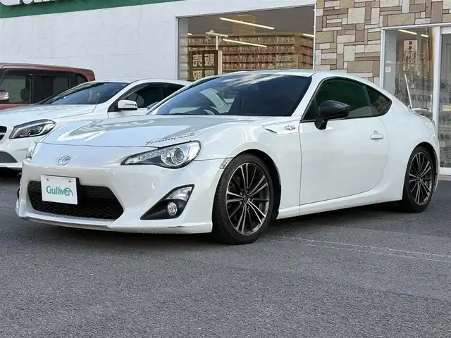 トヨタ ８６ GT リミテッド 徳島県 2015(平27)年 7.9万km クリスタルホワイトパール 7インチナビ AVIC-RW09/(フルセグ/Bluetooth/AM/FM/DISC)/バックカメラ/プッシュスタート/MTモード付AT/パドルシフト/ETC/社外サス/純正サス積込/TRDマフラー/オートライト/HIDヘッドライト/前後フォグ/純正フロアマット/純正17インチアルミホイール/ハーフレザー/前席シートヒーター/リアエアロ/横滑り防止装置/盗難防止装置/ダブル+サイド+カーテンエアバッグ