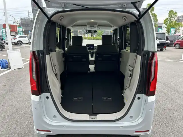 ホンダ Ｎ ＢＯＸ 愛媛県 2023(令5)年 0.3万km プレミアムサンライトホワイトパール 禁煙車/登録時走行距離：2763km/ディーラーオプション純正ディスプレイオーディオ/フルセグTV/Bluetooth/バックカメラ/前方ドライブレコーダー/ビルトインETC/衝突被害軽減システム/クリアランスソナー/横滑り防止装置/レーンキープアシスト/レーダークルーズコントロール/LEDヘッドライト/オートライト/前席シートヒーター/両側パワースライドドア/エンジンスタートボタン/スマートキー/スペアキー/純正フロアマット