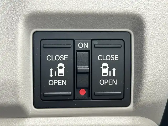 ホンダ Ｎ ＢＯＸ 愛媛県 2023(令5)年 0.3万km プレミアムサンライトホワイトパール 禁煙車/登録時走行距離：2763km/ディーラーオプション純正ディスプレイオーディオ/フルセグTV/Bluetooth/バックカメラ/前方ドライブレコーダー/ビルトインETC/衝突被害軽減システム/クリアランスソナー/横滑り防止装置/レーンキープアシスト/レーダークルーズコントロール/LEDヘッドライト/オートライト/前席シートヒーター/両側パワースライドドア/エンジンスタートボタン/スマートキー/スペアキー/純正フロアマット