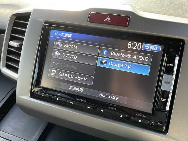 ホンダ フリード G ジャストセレクション 福岡県 2014(平26)年 8.7万km プレミアムスパークルブラックパール 純正７インチナビ　/(バックカメラ/ＴＶ/ＤＶＤ/Ｂｌｕｅｔｏｏｔｈ/ＣＤ)/片側パワースライドドア　/ビルトインＥＴＣ　/横滑り防止装置　/スマートキー　/ドアバイザー　/純正フロアマット