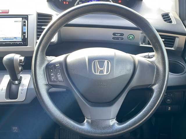 ホンダ フリード G ジャストセレクション 福岡県 2014(平26)年 8.7万km プレミアムスパークルブラックパール 純正７インチナビ　/(バックカメラ/ＴＶ/ＤＶＤ/Ｂｌｕｅｔｏｏｔｈ/ＣＤ)/片側パワースライドドア　/ビルトインＥＴＣ　/横滑り防止装置　/スマートキー　/ドアバイザー　/純正フロアマット