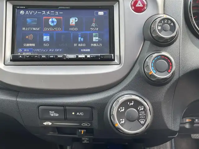 ホンダ フィット G 10thアニバーサリー 道央・札幌 2011(平23)年 6万km アズールブルーメタリック ・4WD/・寒冷地仕様/・社外ナビ/SD&CD&DVD&BT&フルセグTV/・ETC/・ABS/・盗難防止装置/・オートライト/・電動格納ミラー/・ウィンカーミラー/・ドアバイザー/・フォグランプ/・純正フロアマット/・スペアキー1本(インテリジェントキーのみ)/・保証書/・取扱説明書