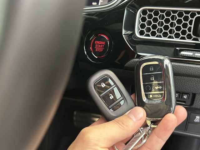 ホンダ シビック EX 愛知県 2024(令6)年 1.5万km プレミアムクリスタルブルークリスタル 登録時走行距離14220km/ワンオーナー/純正9インチSDナビ/(Bluetooth/フルセグTV/USB)/バックカメラ/クリアランスソナー前後/ドラレコ前後/無限フルエアロ/社外マフラー/BOSEスピーカー/ホンダセンシング/衝突軽減ブレーキ/レーンキープアシスト/路外逸脱抑制/アダプティブクルーズコントロール/トラフィックジャムアシスト/先行車発信告知/標識認識機能/踏み間違い衝突軽減/ブラインドスポット/ステアリングスイッチ/ワイヤレス充電器/前席シートヒーター/前席パワーシート/ドライブモードセレクト/パドルシフト/純正ビルドイン2.0ETC/オート防眩ミラー/電子制御パーキングブレーキ/スマートキー/(スペアキー×1)