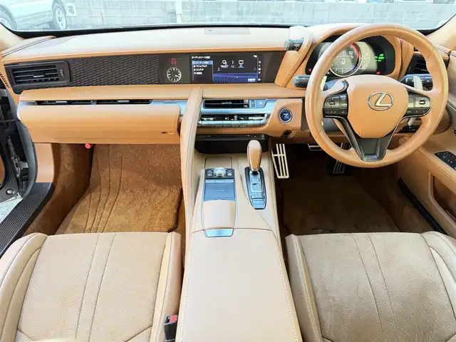 レクサス ＬＣ 500h 兵庫県 2021(令3)年 5万km ソニックチタニウム ワンオーナー/カーボンルーフ/純正ナビ/(CD/DVD/BT/USB/AUX)/フルセグTV/バックカメラ/ETC2.0/衝突軽減ブレーキ/レーダークルーズコントロール/ブラインドスポットモニター/パドルシフト/前後ドライブレコーダー/前席パワーシート/LEDヘッドライト/オートライト/オートハイビーム/電動パーキングブレーキ/オートホールド/電動格納ミラー/オートリトラミラー/ステアリングリモコン/スマートキー/スペアキー×１/カードキー×１/純正フロアマット/純正アルミ20インチ/取扱説明書・保証書