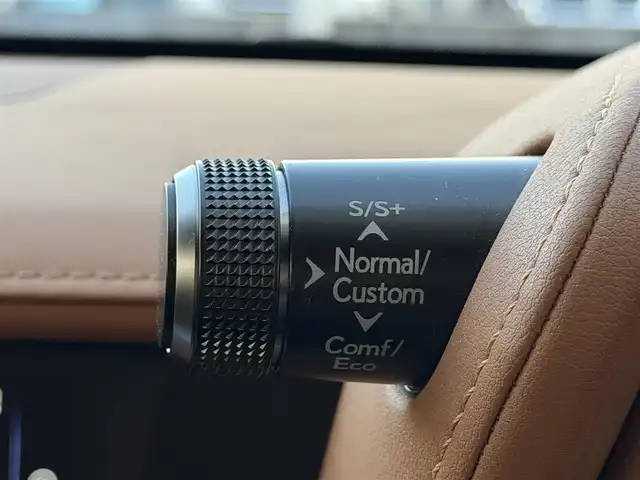 レクサス ＬＣ 500h 兵庫県 2021(令3)年 5万km ソニックチタニウム ワンオーナー/カーボンルーフ/純正ナビ/(CD/DVD/BT/USB/AUX)/フルセグTV/バックカメラ/ETC2.0/衝突軽減ブレーキ/レーダークルーズコントロール/ブラインドスポットモニター/パドルシフト/前後ドライブレコーダー/前席パワーシート/LEDヘッドライト/オートライト/オートハイビーム/電動パーキングブレーキ/オートホールド/電動格納ミラー/オートリトラミラー/ステアリングリモコン/スマートキー/スペアキー×１/カードキー×１/純正フロアマット/純正アルミ20インチ/取扱説明書・保証書