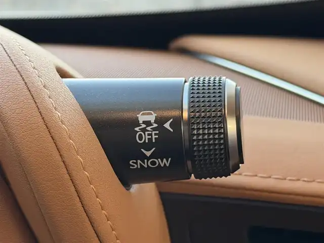 レクサス ＬＣ 500h 兵庫県 2021(令3)年 5万km ソニックチタニウム ワンオーナー/カーボンルーフ/純正ナビ/(CD/DVD/BT/USB/AUX)/フルセグTV/バックカメラ/ETC2.0/衝突軽減ブレーキ/レーダークルーズコントロール/ブラインドスポットモニター/パドルシフト/前後ドライブレコーダー/前席パワーシート/LEDヘッドライト/オートライト/オートハイビーム/電動パーキングブレーキ/オートホールド/電動格納ミラー/オートリトラミラー/ステアリングリモコン/スマートキー/スペアキー×１/カードキー×１/純正フロアマット/純正アルミ20インチ/取扱説明書・保証書