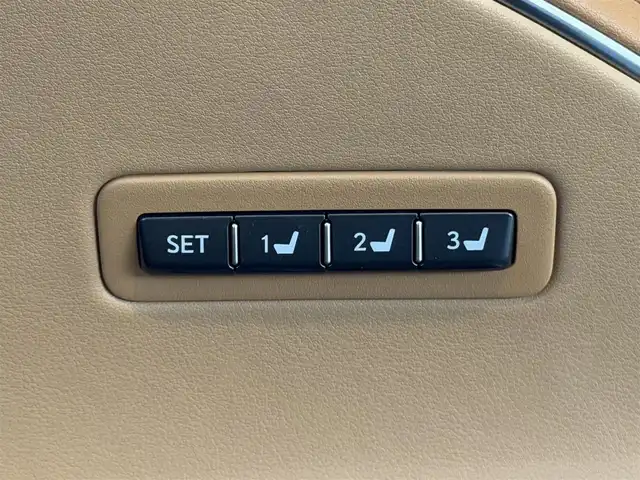 レクサス ＬＣ 500h 兵庫県 2021(令3)年 5万km ソニックチタニウム ワンオーナー/カーボンルーフ/純正ナビ/(CD/DVD/BT/USB/AUX)/フルセグTV/バックカメラ/ETC2.0/衝突軽減ブレーキ/レーダークルーズコントロール/ブラインドスポットモニター/パドルシフト/前後ドライブレコーダー/前席パワーシート/LEDヘッドライト/オートライト/オートハイビーム/電動パーキングブレーキ/オートホールド/電動格納ミラー/オートリトラミラー/ステアリングリモコン/スマートキー/スペアキー×１/カードキー×１/純正フロアマット/純正アルミ20インチ/取扱説明書・保証書