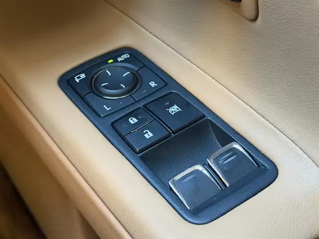 レクサス ＬＣ 500h 兵庫県 2021(令3)年 5万km ソニックチタニウム ワンオーナー/カーボンルーフ/純正ナビ/(CD/DVD/BT/USB/AUX)/フルセグTV/バックカメラ/ETC2.0/衝突軽減ブレーキ/レーダークルーズコントロール/ブラインドスポットモニター/パドルシフト/前後ドライブレコーダー/前席パワーシート/LEDヘッドライト/オートライト/オートハイビーム/電動パーキングブレーキ/オートホールド/電動格納ミラー/オートリトラミラー/ステアリングリモコン/スマートキー/スペアキー×１/カードキー×１/純正フロアマット/純正アルミ20インチ/取扱説明書・保証書