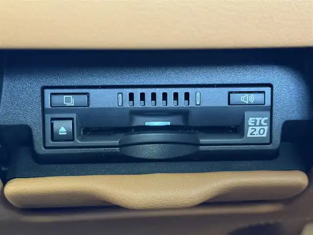 レクサス ＬＣ 500h 兵庫県 2021(令3)年 5万km ソニックチタニウム ワンオーナー/カーボンルーフ/純正ナビ/(CD/DVD/BT/USB/AUX)/フルセグTV/バックカメラ/ETC2.0/衝突軽減ブレーキ/レーダークルーズコントロール/ブラインドスポットモニター/パドルシフト/前後ドライブレコーダー/前席パワーシート/LEDヘッドライト/オートライト/オートハイビーム/電動パーキングブレーキ/オートホールド/電動格納ミラー/オートリトラミラー/ステアリングリモコン/スマートキー/スペアキー×１/カードキー×１/純正フロアマット/純正アルミ20インチ/取扱説明書・保証書