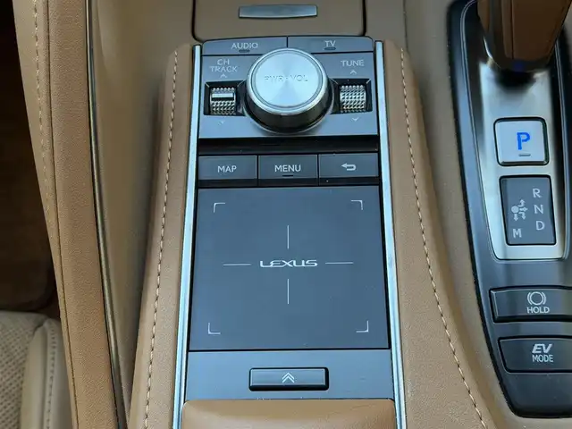 レクサス ＬＣ 500h 兵庫県 2021(令3)年 5万km ソニックチタニウム ワンオーナー/カーボンルーフ/純正ナビ/(CD/DVD/BT/USB/AUX)/フルセグTV/バックカメラ/ETC2.0/衝突軽減ブレーキ/レーダークルーズコントロール/ブラインドスポットモニター/パドルシフト/前後ドライブレコーダー/前席パワーシート/LEDヘッドライト/オートライト/オートハイビーム/電動パーキングブレーキ/オートホールド/電動格納ミラー/オートリトラミラー/ステアリングリモコン/スマートキー/スペアキー×１/カードキー×１/純正フロアマット/純正アルミ20インチ/取扱説明書・保証書