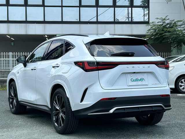 レクサス ＮＸ 350h Fスポーツ 熊本県 2023(令5)年 2.1万km ホワイトノーヴァガラスフレーク サンルーフ/革シート/衝突軽減ブレーキ/ワンオーナー/純正ナビ/全方位カメラ/ビルトインETC/前後ドライブレコーダー/純正20インチAW/前後オレンジキャリパー/レーダークルーズ/パドルシフト/前席パワーシート・右前席シートメモリー/前席エアーシート・シートヒーター/LEDヘッドライト/オートライト/フォグライト/前後コーナーセンサー/横滑り防止装置/ウィンカーミラー/新車保証書/取扱説明書/スマートスペアキー×1本/カード型キー×1本