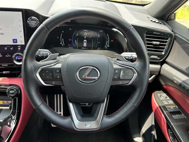 レクサス ＮＸ 350h Fスポーツ 熊本県 2023(令5)年 2.1万km ホワイトノーヴァガラスフレーク サンルーフ/革シート/衝突軽減ブレーキ/ワンオーナー/純正ナビ/全方位カメラ/ビルトインETC/前後ドライブレコーダー/純正20インチAW/前後オレンジキャリパー/レーダークルーズ/パドルシフト/前席パワーシート・右前席シートメモリー/前席エアーシート・シートヒーター/LEDヘッドライト/オートライト/フォグライト/前後コーナーセンサー/横滑り防止装置/ウィンカーミラー/新車保証書/取扱説明書/スマートスペアキー×1本/カード型キー×1本