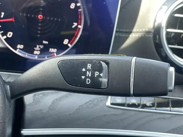 メルセデス・ベンツ Ｅ２００ 4マチック AVG AMGライン 熊本県 2020(令2)年 1.9万km オブシディアンブラック サンルーフ/革シート/純正ナビ/ブルメスターサラウンドサウンドシステム/バックカメラ/ETC/前後ドライブレコーダー/ワンオーナー/純正19インチAW/レーダークルーズ/パワートランク/パドルシフト/前席パワーシート・右前席シートメモリー/全席シートヒーター/LEDヘッドライト/オートライト/前後コーナーセンサー/横滑り防止装置/ウィンカーミラー/純正フロアマット/新車保証書/取扱説明書