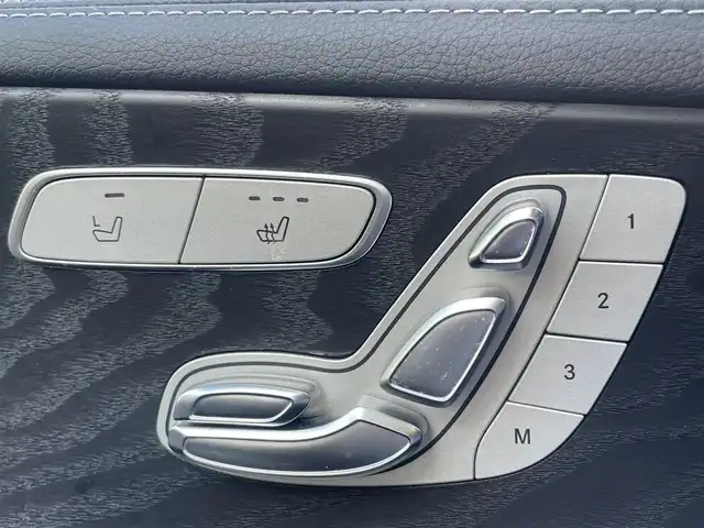 メルセデス・ベンツ Ｅ２００ 4マチック AVG AMGライン 熊本県 2020(令2)年 1.9万km オブシディアンブラック サンルーフ/革シート/純正ナビ/ブルメスターサラウンドサウンドシステム/バックカメラ/ETC/前後ドライブレコーダー/ワンオーナー/純正19インチAW/レーダークルーズ/パワートランク/パドルシフト/前席パワーシート・右前席シートメモリー/全席シートヒーター/LEDヘッドライト/オートライト/前後コーナーセンサー/横滑り防止装置/ウィンカーミラー/純正フロアマット/新車保証書/取扱説明書