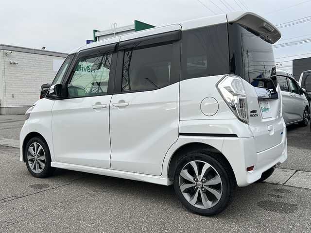 日産 デイズ ルークス HWS X Vセレクション 石川県 2016(平28)年 6万km ホワイトパール 純正SDナビ/フルセグTV/Bluetooth/アラウンドビューモニター/エマージェンシーブレーキ/プッシュスタート/オートライト(HIDヘッドライト)/両側パワースライドドア/ETC/取扱説明書・保証書