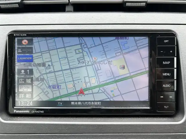 トヨタ プリウス L 福岡県 2014(平26)年 8.6万km スーパーホワイトⅡ 社外メモリナビ/・AM/FM/CD/DVD/SD/iPod/・Bluetooth/・フルセグTV/ETC/車両接近通報装置/ステアリングスイッチ/ボタン式サイドブレーキ/PWR/ECO/EVモード切替/スマートキー/プッシュスタート/電動格納ミラー/ウィンカーミラー/ウィンドウロック/ヘッドライトレベライザー/フォグランプ/キセノンヘッドライト/純正アルミホイール