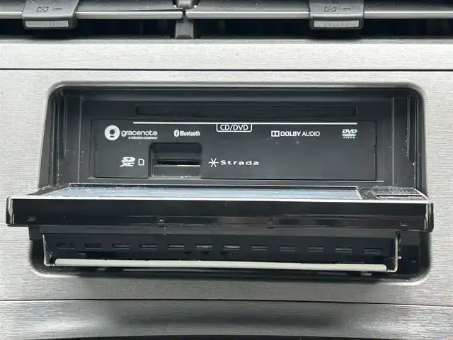 トヨタ プリウス L 福岡県 2014(平26)年 8.6万km スーパーホワイトⅡ 社外メモリナビ/・AM/FM/CD/DVD/SD/iPod/・Bluetooth/・フルセグTV/ETC/車両接近通報装置/ステアリングスイッチ/ボタン式サイドブレーキ/PWR/ECO/EVモード切替/スマートキー/プッシュスタート/電動格納ミラー/ウィンカーミラー/ウィンドウロック/ヘッドライトレベライザー/フォグランプ/キセノンヘッドライト/純正アルミホイール