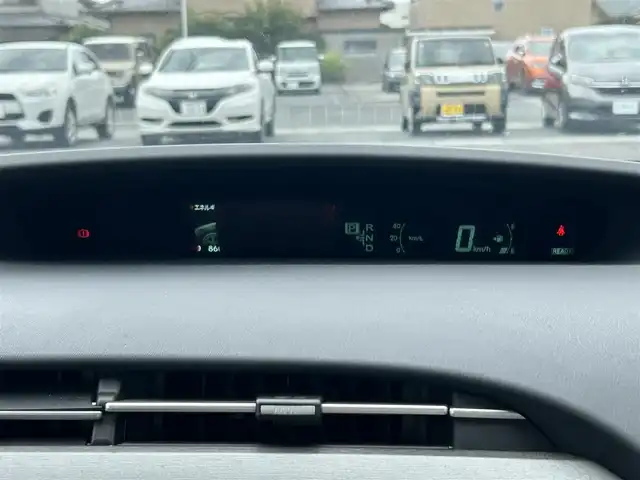トヨタ プリウス L 福岡県 2014(平26)年 8.6万km スーパーホワイトⅡ 社外メモリナビ/・AM/FM/CD/DVD/SD/iPod/・Bluetooth/・フルセグTV/ETC/車両接近通報装置/ステアリングスイッチ/ボタン式サイドブレーキ/PWR/ECO/EVモード切替/スマートキー/プッシュスタート/電動格納ミラー/ウィンカーミラー/ウィンドウロック/ヘッドライトレベライザー/フォグランプ/キセノンヘッドライト/純正アルミホイール
