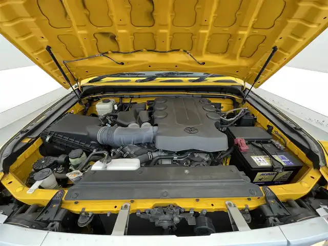 トヨタ ＦＪクルーザー 滋賀県 2011(平23)年 8.9万km イエロー/ホワイト 純正ナビ/バックカメラ/コーナーセンサー/ステアリングスイッチ/キーレス/ヘッドライトレベライザー/カーテンエアバッグ/フロアマット