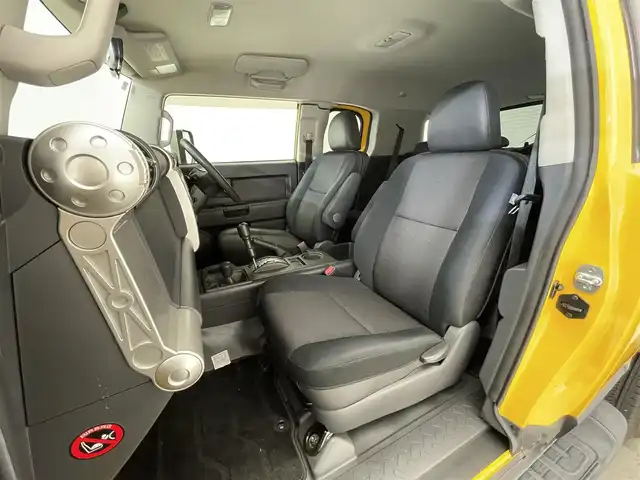 トヨタ ＦＪクルーザー 滋賀県 2011(平23)年 8.9万km イエロー/ホワイト 純正ナビ/バックカメラ/コーナーセンサー/ステアリングスイッチ/キーレス/ヘッドライトレベライザー/カーテンエアバッグ/フロアマット