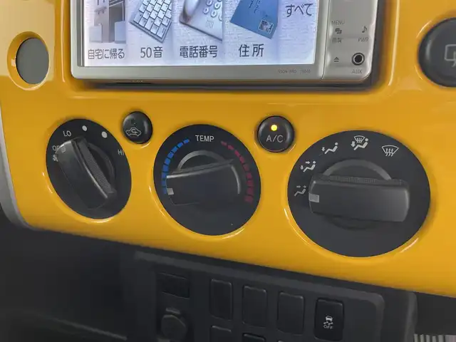 トヨタ ＦＪクルーザー 滋賀県 2011(平23)年 8.9万km イエロー/ホワイト 純正ナビ/バックカメラ/コーナーセンサー/ステアリングスイッチ/キーレス/ヘッドライトレベライザー/カーテンエアバッグ/フロアマット