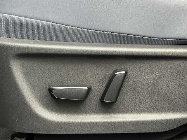 日産 アリア B6 リミテッド 千葉県 2022(令4)年 2万km 赤 プロパイロット２．０　/・ハンズオフドライブ/・車線変更追い越し支援/・ナビ連動ルート走行/・360度センシング/・インテリジェントインターフェース/ヘッドアップディスプレイ/プレミアムサウンドＢＯＳＥ　/純正１２．４型ディズプレイオーディオナビ　/パノラミックガラスルーフ/アラウンドビューモニター/レーダークルーズコントロール　/レザーシート/シートヒーター　/エアシート　